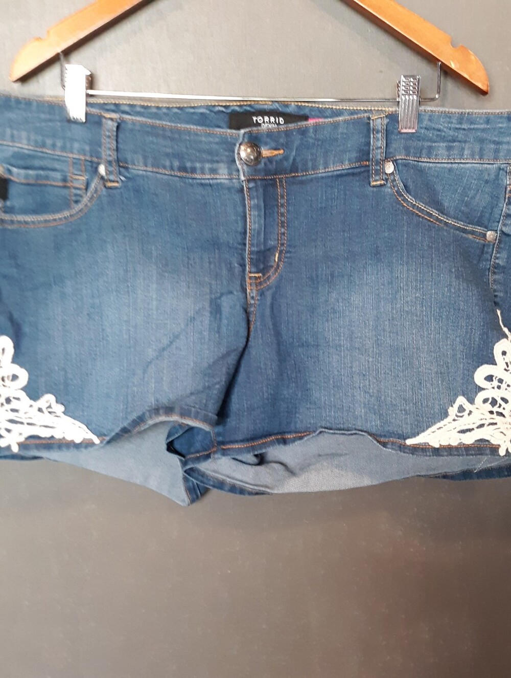 Torrid Denim Skinny Short Shorts Lace Crochet Side Panel Blue Plus Size 18